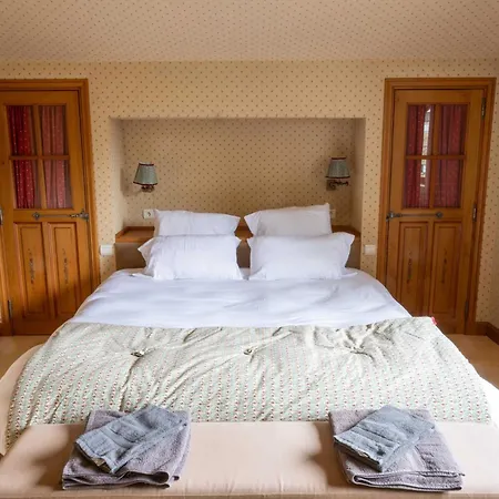 Spacious 4br 10p Center *