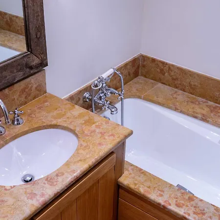 Spacious 4br 10p Center Megève