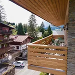 Spacious 4br 10p Center