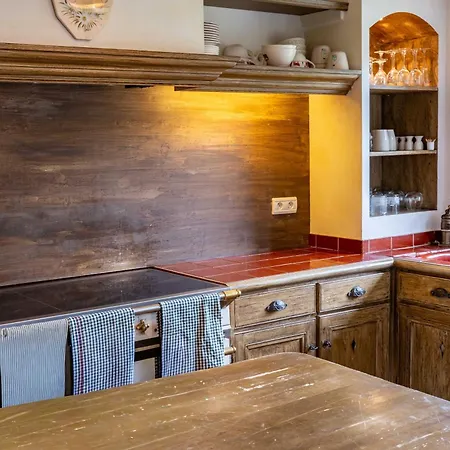 Spacious 4br 10p Center Appartement