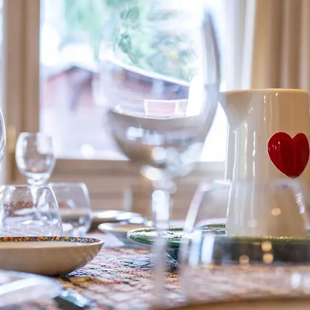 Spacious 4br 10p Center