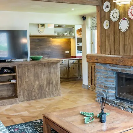 Apartmán Spacious 4br 10p Center