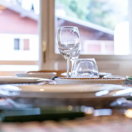 Spacious 4br 10p Center *