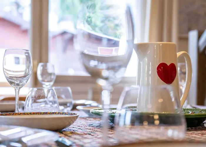 Spacious 4br 10p Center