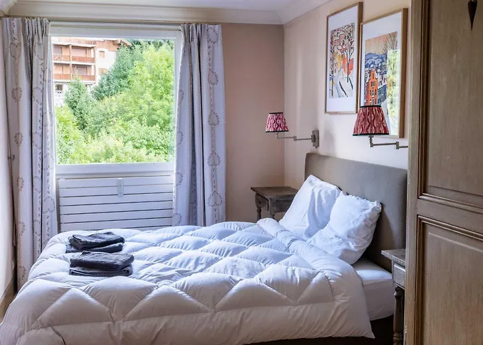 Spacious 4br 10p Center *