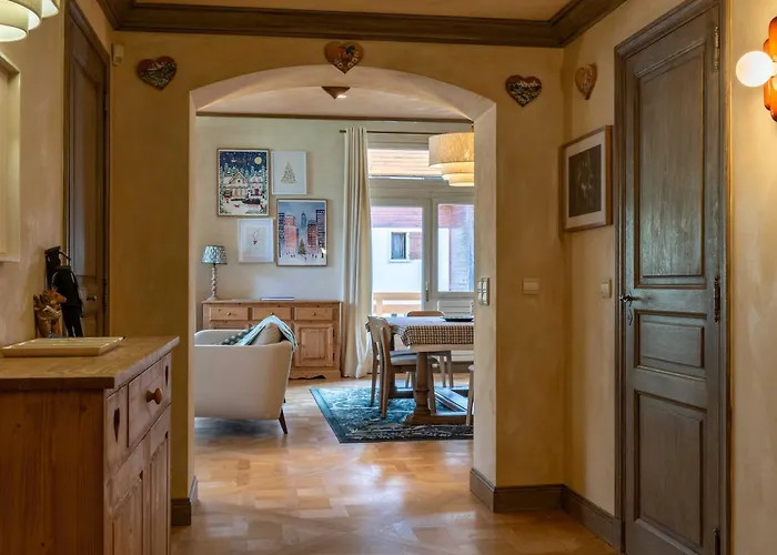 Spacious 4br 10p Center *